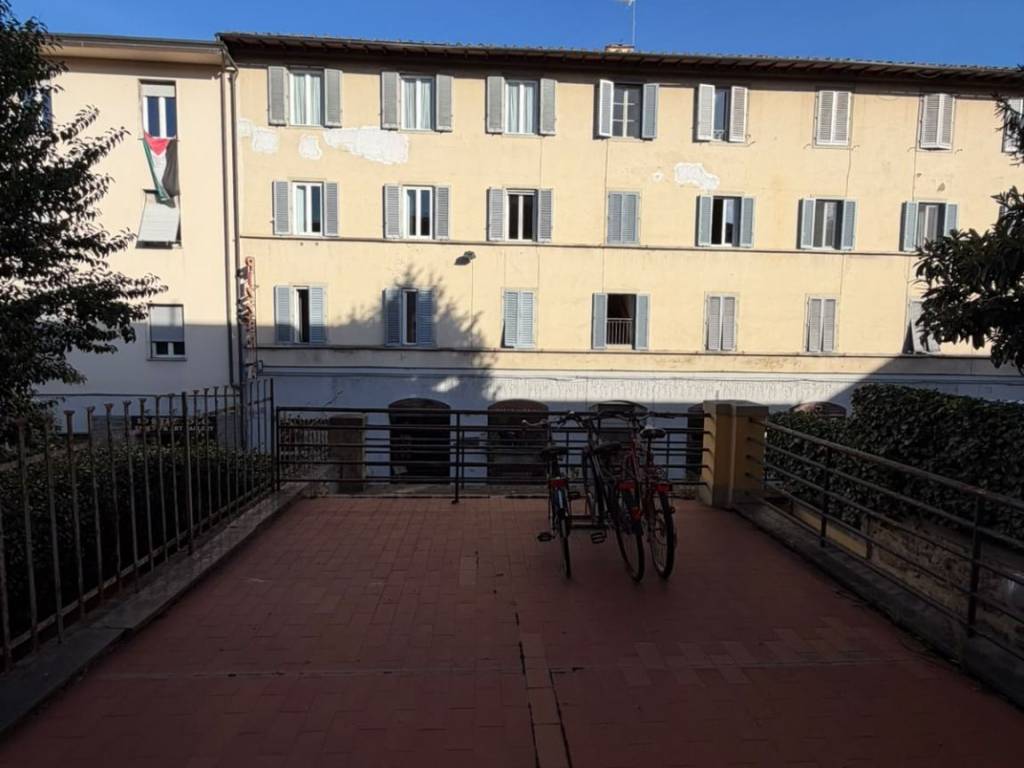 locale commerciale in vendita a Firenze in zona Galluzzo