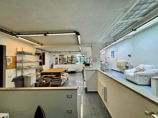 locale commerciale in vendita a Firenze in zona Soffiano