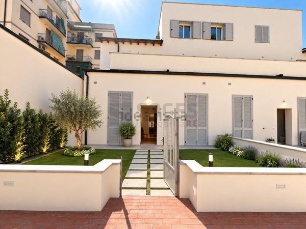 casa indipendente in vendita a Firenze in zona Careggi