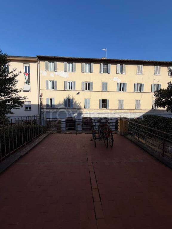 locale commerciale in vendita a Firenze in zona Galluzzo