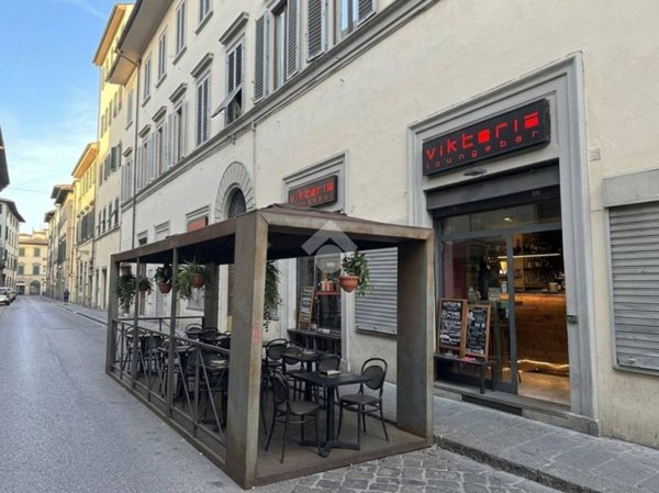 locale commerciale in vendita a Firenze in zona Centro Santa Croce