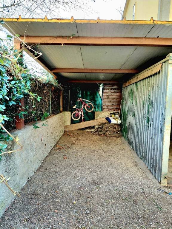 box auto in vendita a Firenze in zona Isolotto