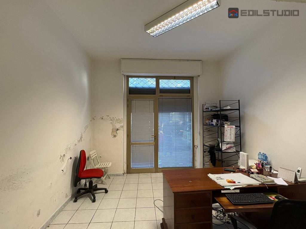 ufficio in vendita a Firenze in zona Legnaia