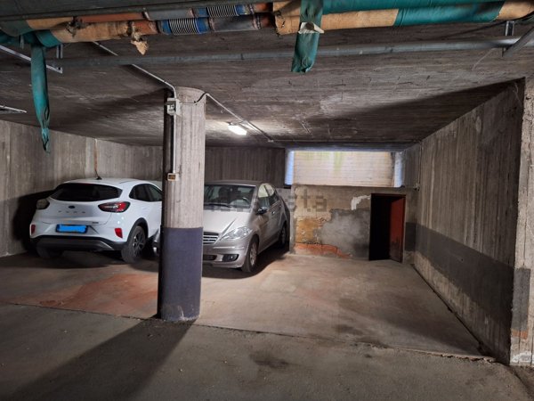 box auto in vendita a Firenze in zona Legnaia