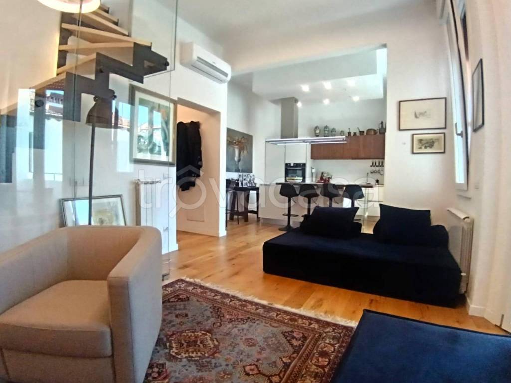 appartamento in vendita a Firenze in zona Centro San Lorenzo