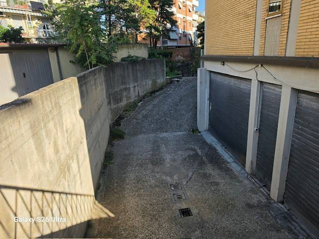 box auto in vendita a Firenze in zona Isolotto