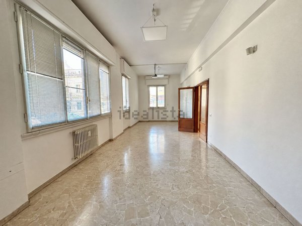 ufficio in vendita a Firenze in zona Le Cure