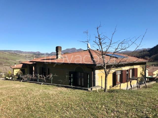 casa indipendente in vendita a Firenzuola in zona Cornacchiaia