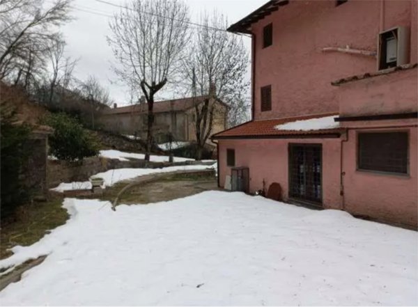 negozio in vendita a Firenzuola in zona Covigliaio