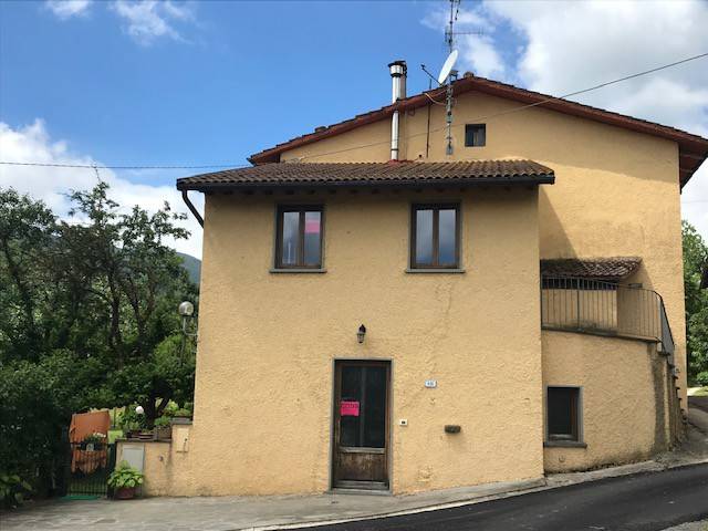 casa indipendente in vendita a Firenzuola in zona Cornacchiaia