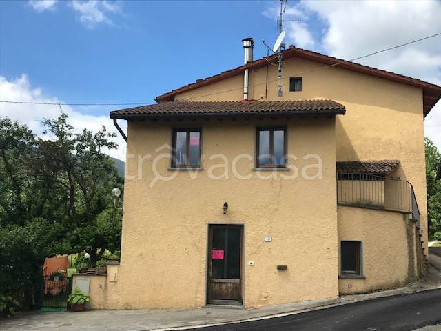 casa indipendente in vendita a Firenzuola in zona Cornacchiaia