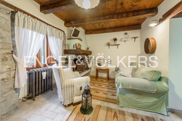 pentavano in vendita a Firenzuola in zona Castelvecchio