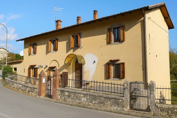 casa indipendente in vendita a Firenzuola in zona Cornacchiaia