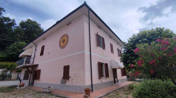 intera palazzina in vendita a Fucecchio in zona Ponte a Cappiano