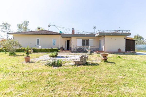 casa indipendente in vendita a Fucecchio in zona Pinete