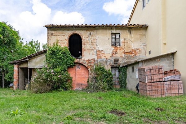 esavano in vendita a Fucecchio in zona Pinete