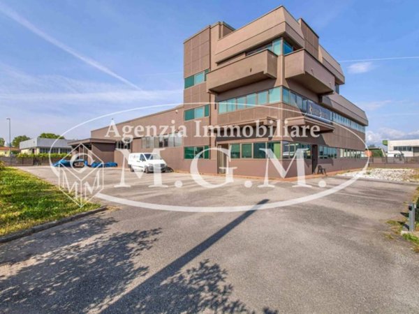locale commerciale in vendita a Fucecchio