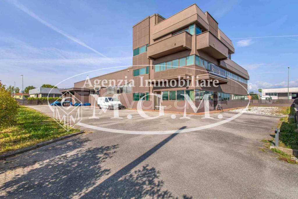 locale commerciale in vendita a Fucecchio