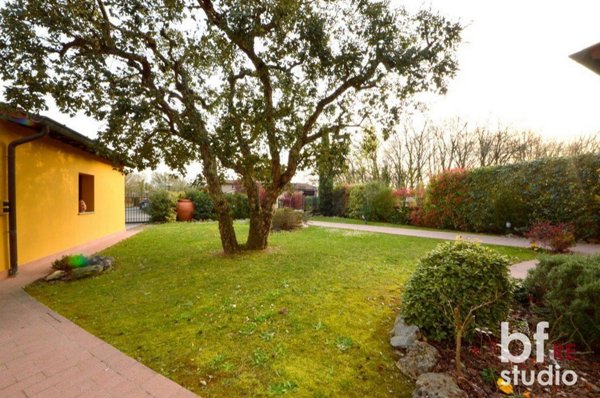casa indipendente in vendita a Fucecchio in zona Querce
