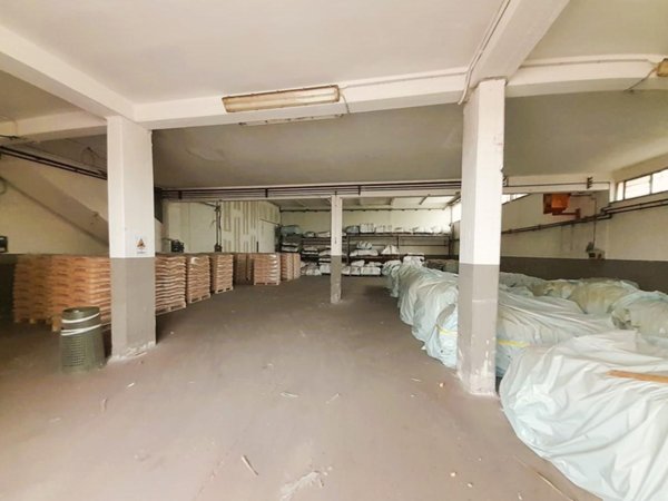 locale di sgombero in vendita a Fucecchio