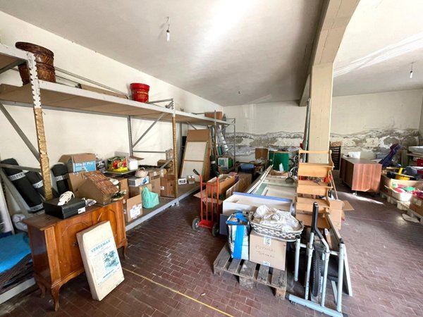 locale commerciale in vendita a Fucecchio