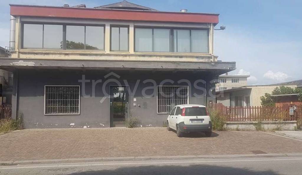 locale commerciale in vendita a Fucecchio in zona Ponte a Cappiano