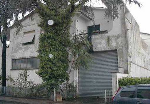 locale commerciale in vendita a Fucecchio