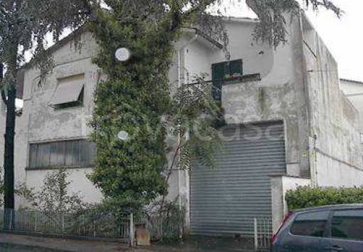 locale commerciale in vendita a Fucecchio