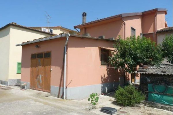 locale di sgombero in vendita a Fucecchio