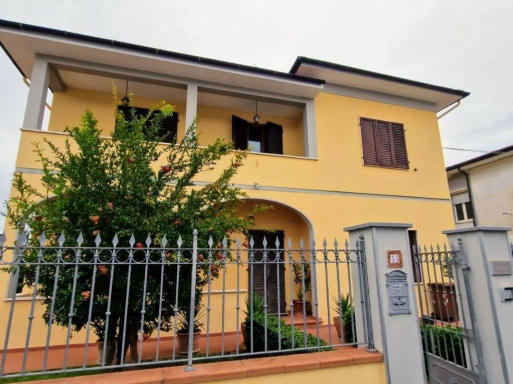 casa indipendente in vendita a Fucecchio