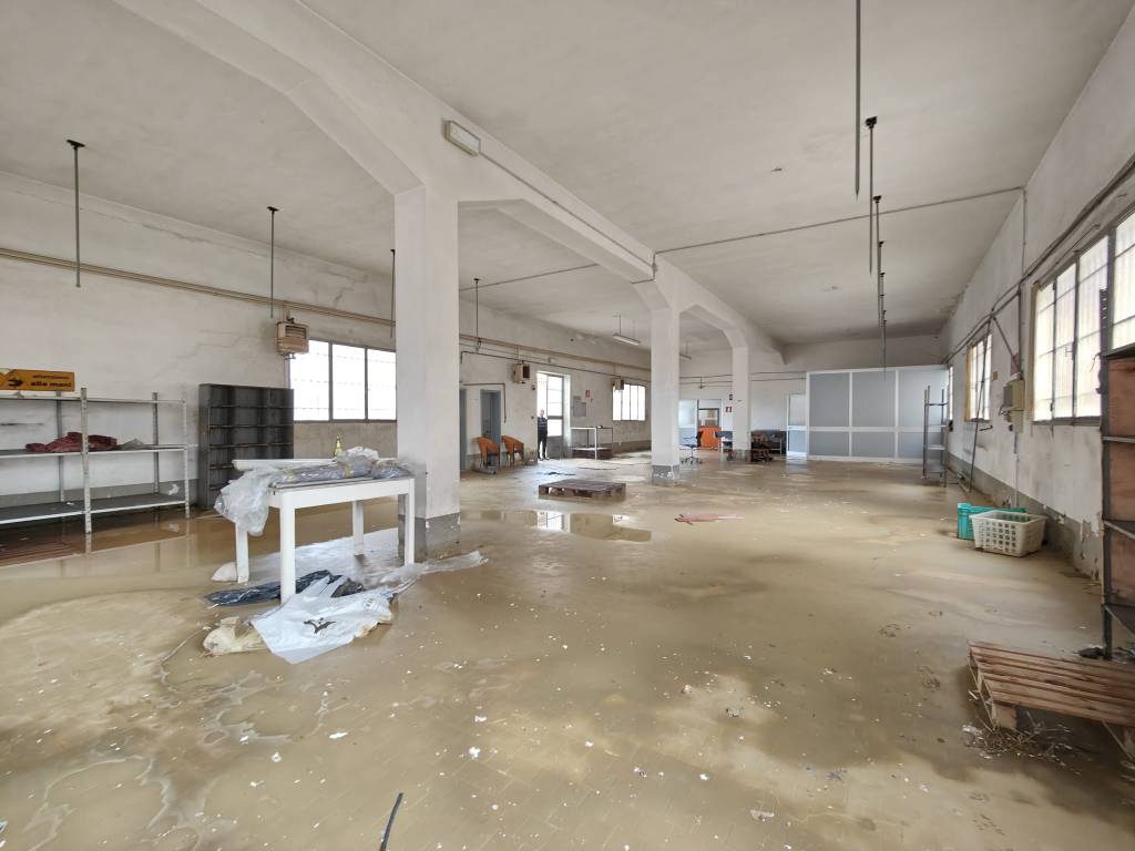 locale di sgombero in vendita a Fucecchio