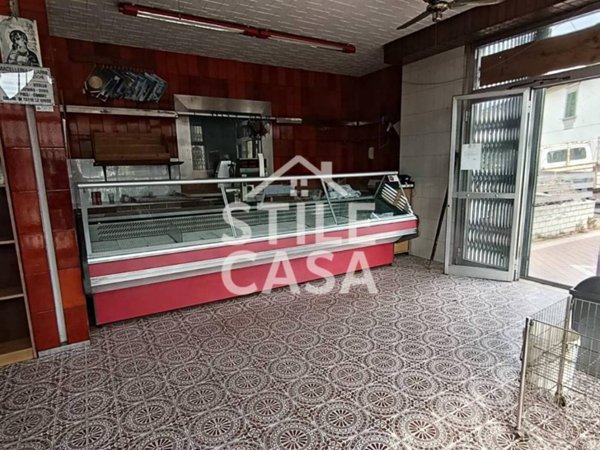 locale commerciale in vendita a Fucecchio in zona Galleno
