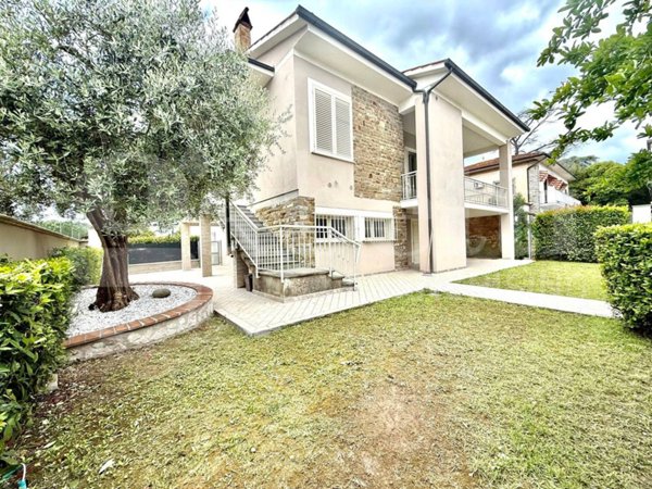 casa indipendente in vendita a Fucecchio in zona Ponte a Cappiano