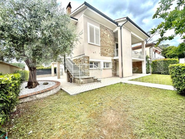 casa indipendente in vendita a Fucecchio in zona Ponte a Cappiano