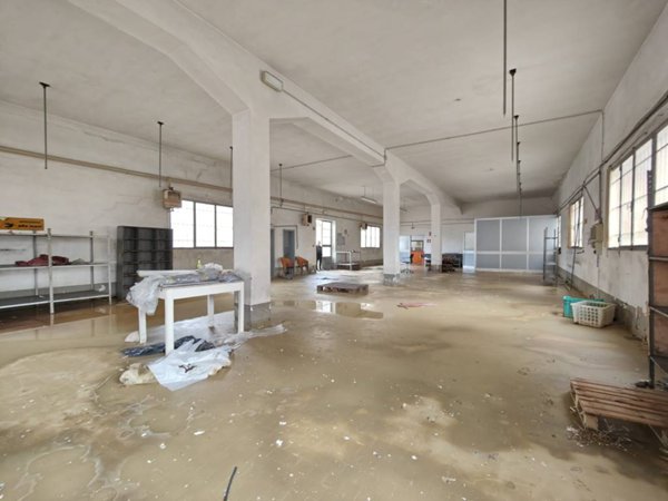locale di sgombero in vendita a Fucecchio