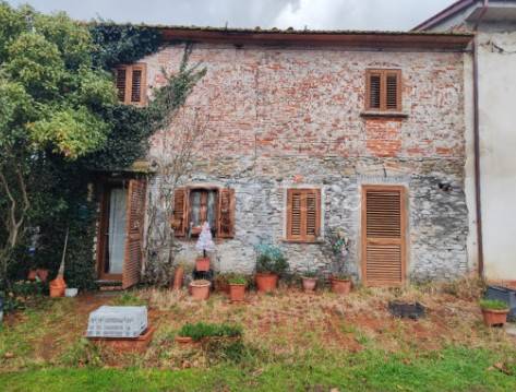 casa indipendente in vendita a Fucecchio in zona Galleno