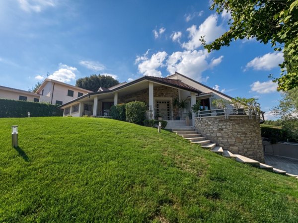 casa indipendente in vendita a Fucecchio