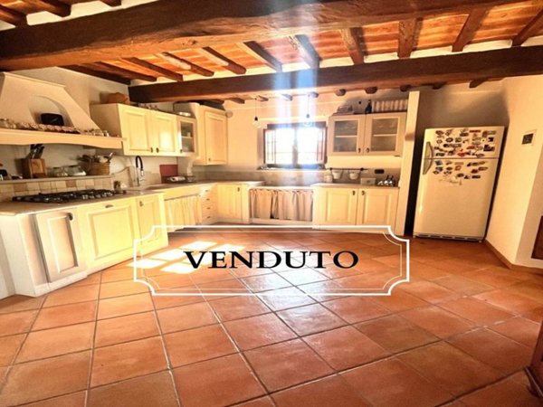 casa indipendente in vendita a Gambassi Terme in zona Badia a Cerreto