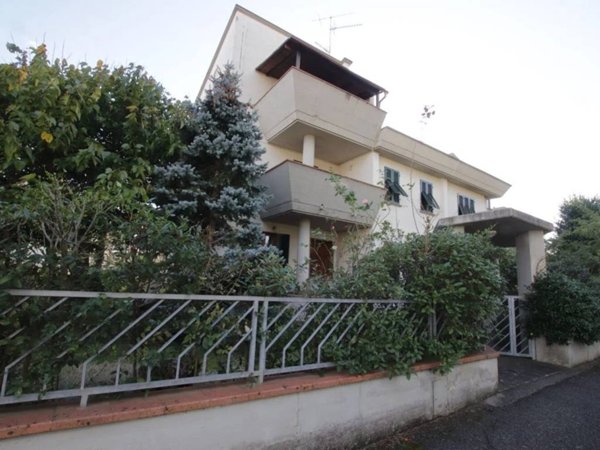 casa indipendente in vendita a Gambassi Terme in zona Badia a Cerreto