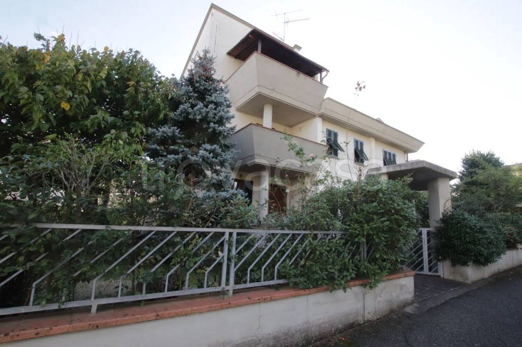 casa indipendente in vendita a Gambassi Terme in zona Badia a Cerreto