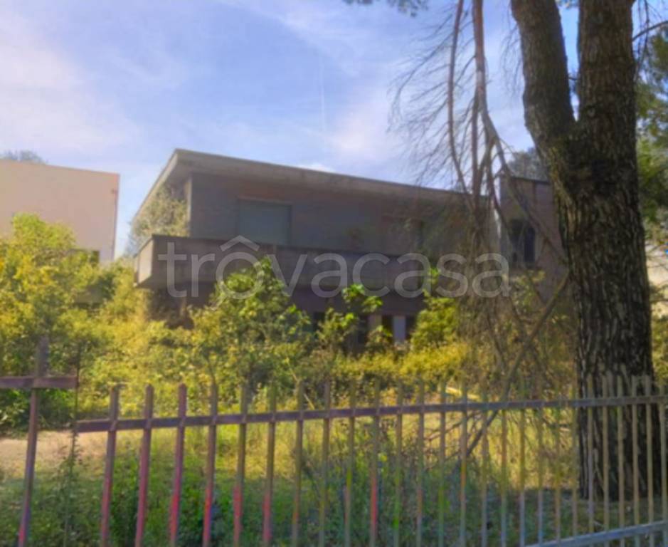 locale commerciale in vendita a Gambassi Terme