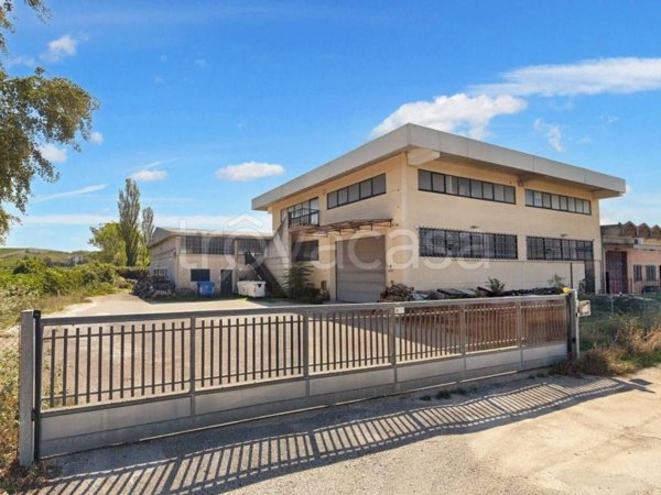 locale di sgombero in vendita a Gambassi Terme