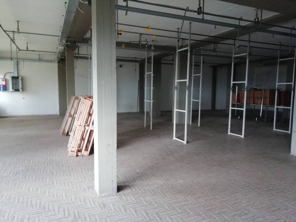 locale commerciale in vendita a Gambassi Terme