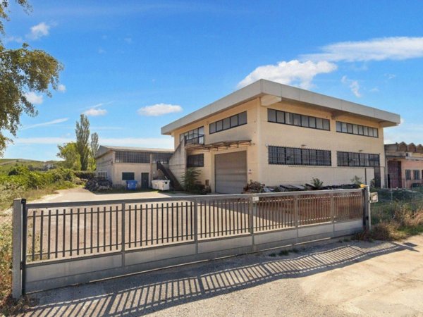 locale di sgombero in vendita a Gambassi Terme