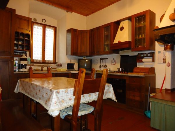 casa indipendente in vendita a Gambassi Terme