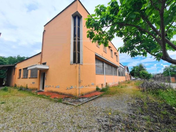 locale commerciale in vendita a Gambassi Terme in zona Badia a Cerreto