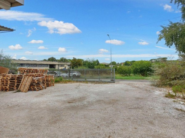 locale di sgombero in vendita a Gambassi Terme