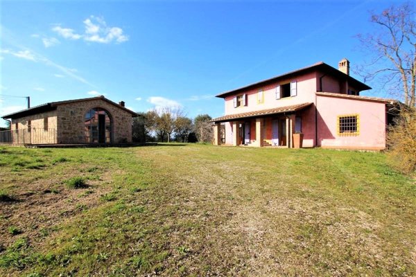 casa indipendente in vendita a Gambassi Terme in zona Varna