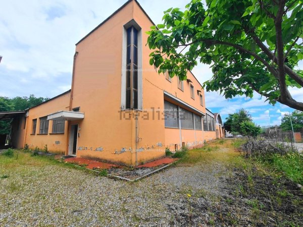capannone in vendita a Gambassi Terme in zona Badia a Cerreto