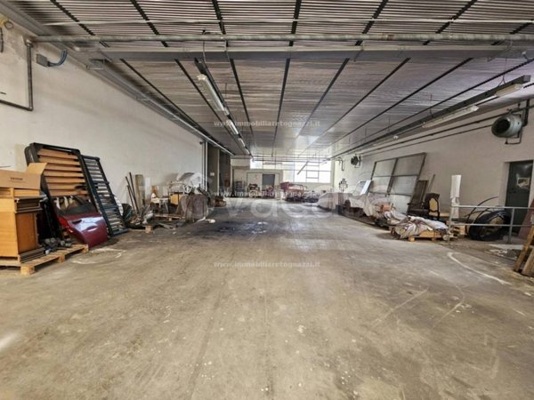locale commerciale in vendita a Gambassi Terme